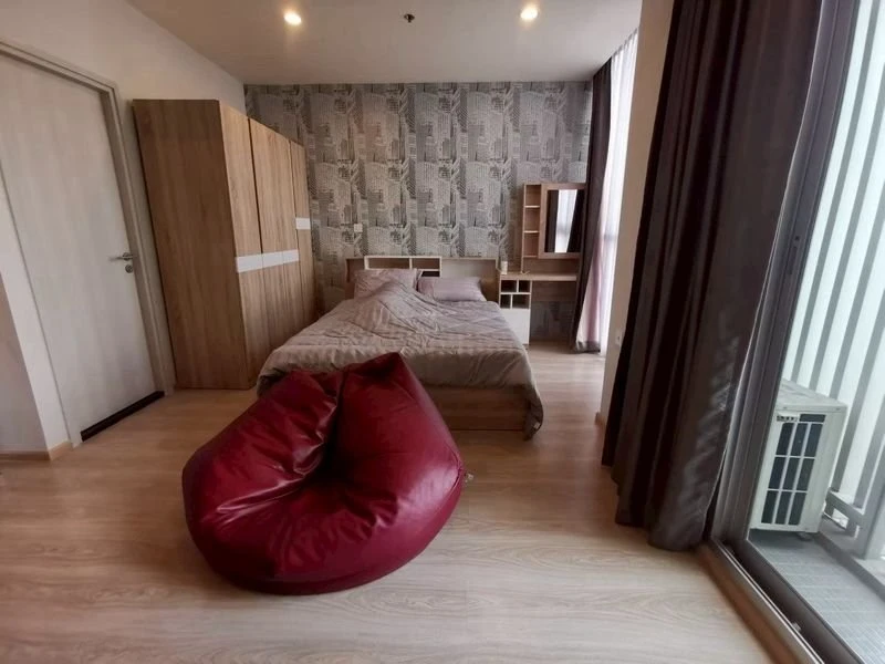 For sale: Noble Revolve Ratchada, high floor, 29th floor, city view, very nice, open view, not blocked, headboard with wallpaper, hurry up and grab it