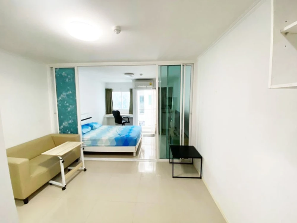 For sale: Notting Hill Sukhumvit 107, a lovely room on the 5th floor, fully furnished, with a view of the swimming pool. Reserve now!