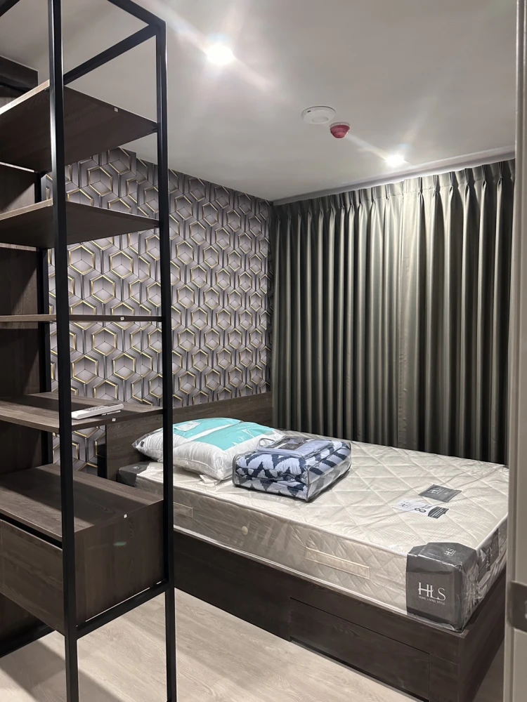 For sale: Nue Cross Khu Khot Station, spacious room, fully furnished. With a good deal like this, what are you waiting for?
