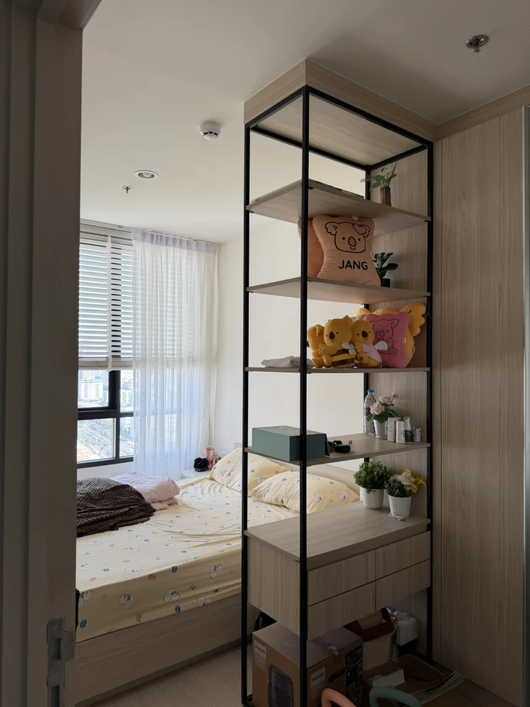 Selling Nue Noble Ratchada-Ladprao. Beautifully designed unit with clearly separated rooms, 22nd floor, North facing, great view, bright and airy. Don