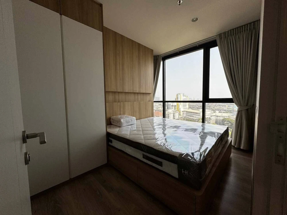 For sale: OKA Haus Sukhumvit 36, 16th floor, corner building, river view, quiet, with excellent built-in furniture. Don't miss out!