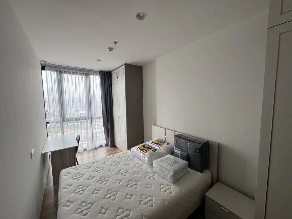 For sale: Oka Haus Sukhumvit 36, 25th floor, fully furnished room. Reserve now, don't miss out!
