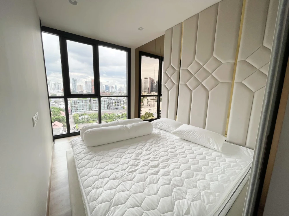 For sale: Oka Haus Sukhumvit 36, beautiful room with quality built-in furniture. Interested? Hurry and reserve now!
