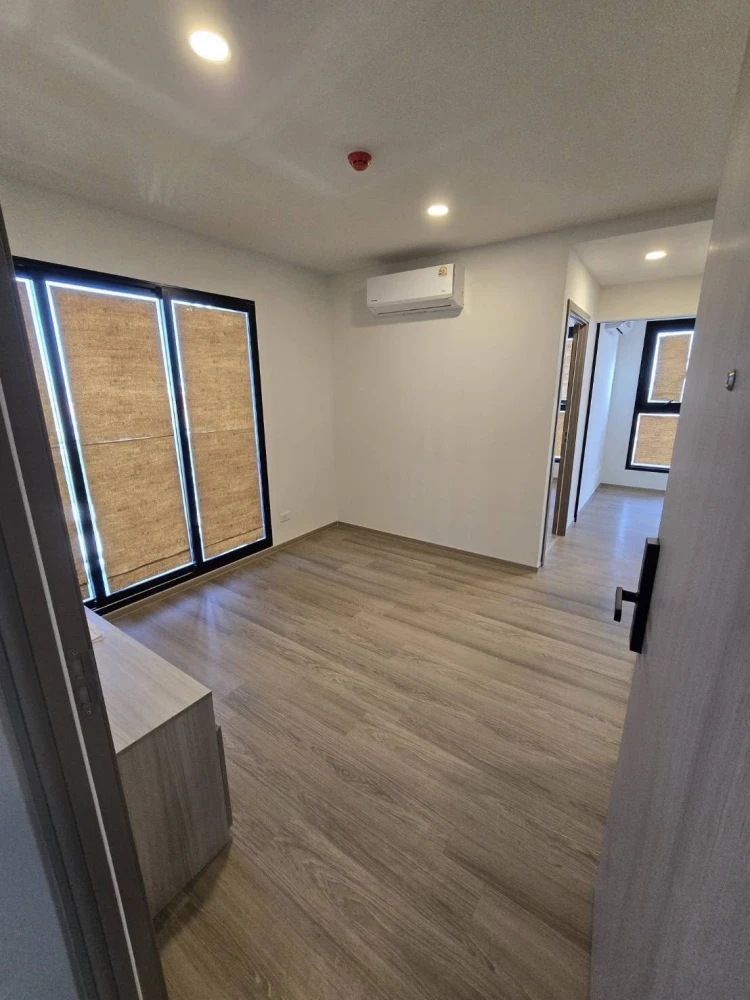 Selling Origin Play Bangkhunnon Triple Station unit. Spacious and comfortable living space. Book now before it's too late!!!