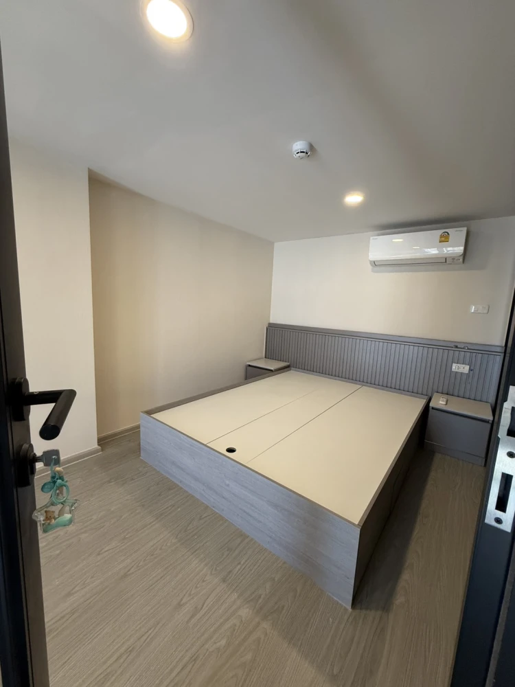 Selling an Origin Plug & Play Ramkhamhaeng Triple Station condo. Nice unit on the 9th floor with an unobstructed view and a separate walk-in closet. B