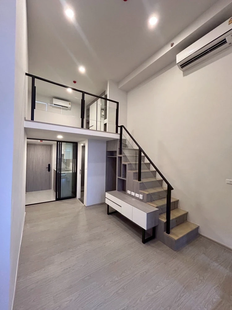 Selling an Origin Plug & Play Ramkhamhaeng Triple Station unit. It's a very high floor, Duo Space type, with a 4.2 meter ceiling.