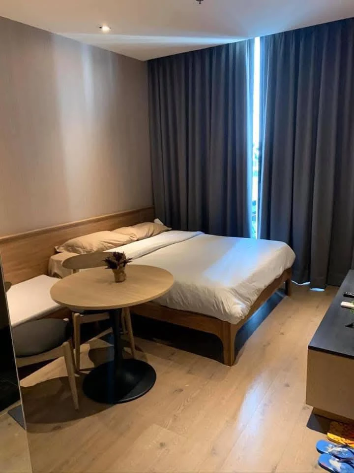 For sale: Park 24 Origin Phrom Phong Studio room, decorated in warm wood tones, fully furnished, don't miss out.