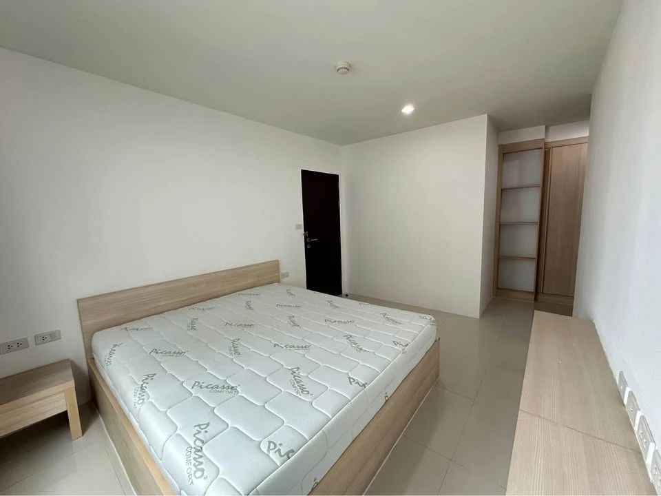 For sale: Park Siri Condo Resort Bangsaen, 1 bedroom, 1 bathroom, open view, cool breeze, fully furnished, reserve now!