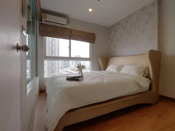 For sale: Parkland Grand Taksin, beautifully decorated, built-in, complete with furniture and appliances. Hurry and reserve before it's too late.