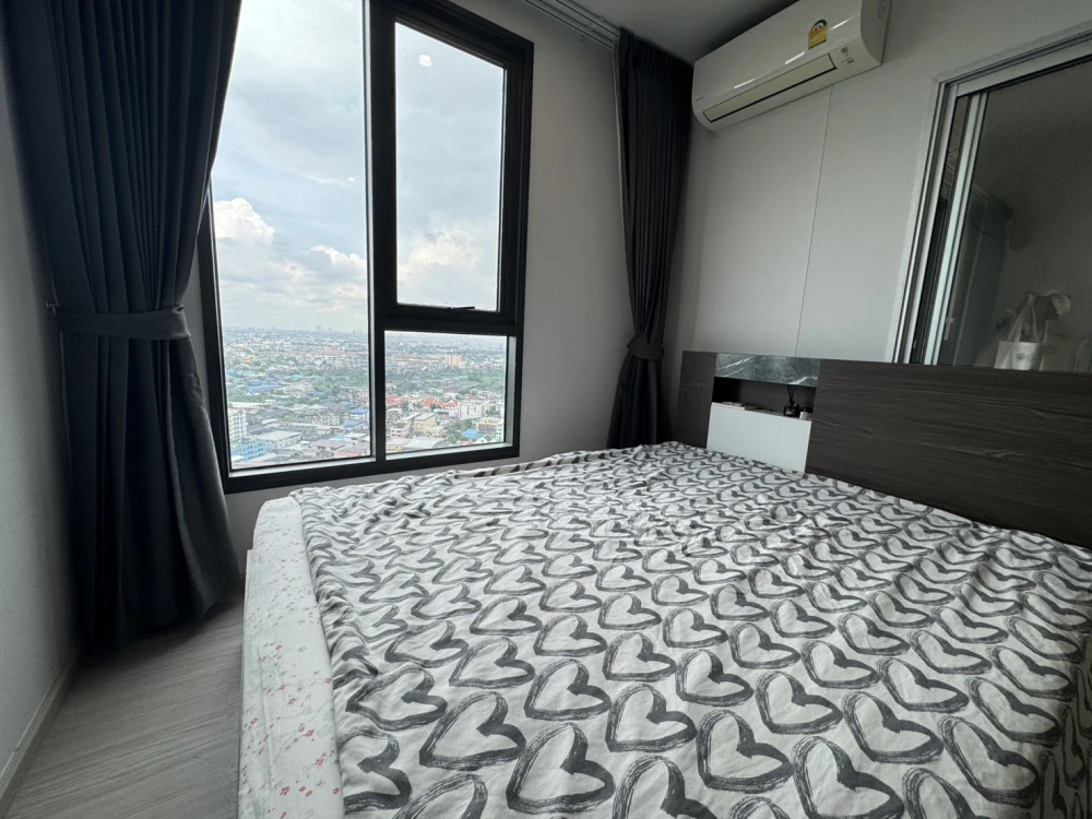 Selling a high-floor unit at Parkland Phetkasem 56 with stunning city views. Ready to move in immediately.