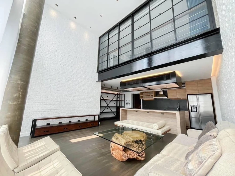 For sale: Penthouse Condominium 3, very large area, giving a homely atmosphere, very suitable for a large family.