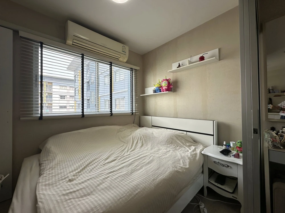 Plum Condo Park Rangsit for sale, 6th floor unit. High-quality built-in furniture, beautiful swimming pool view. Book now!