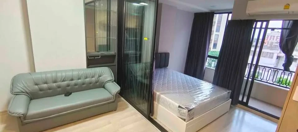 Selling a corner unit at Plum Condo Saphanmai Station (no shared bedroom). The bedroom and living room are separated. This is a great deal, so book no
