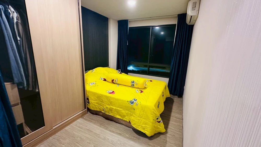 For sale: Polis Suksawat 64 Pool Access, you can get into the pool from the room, like staying at a resort every day, wide windows, get morning sun.