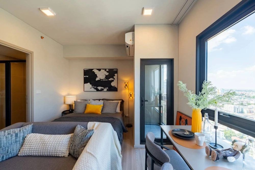 Selling Quintara MHy'Den Pho Nimit, 31st floor. High floor, unobstructed view. Right next to the BTS station; you can walk directly into the building.