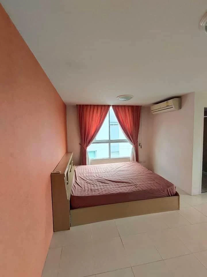For sale: Ratchada City 18, 1 bedroom, 1 bathroom, spacious living area, great location, fully furnished. Don't miss this great deal!
