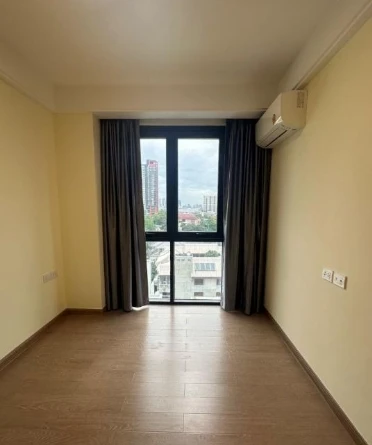 Selling Regal Sathorn-Narathiwat, 8th floor, spacious unit. Interested in owning one? Book now!