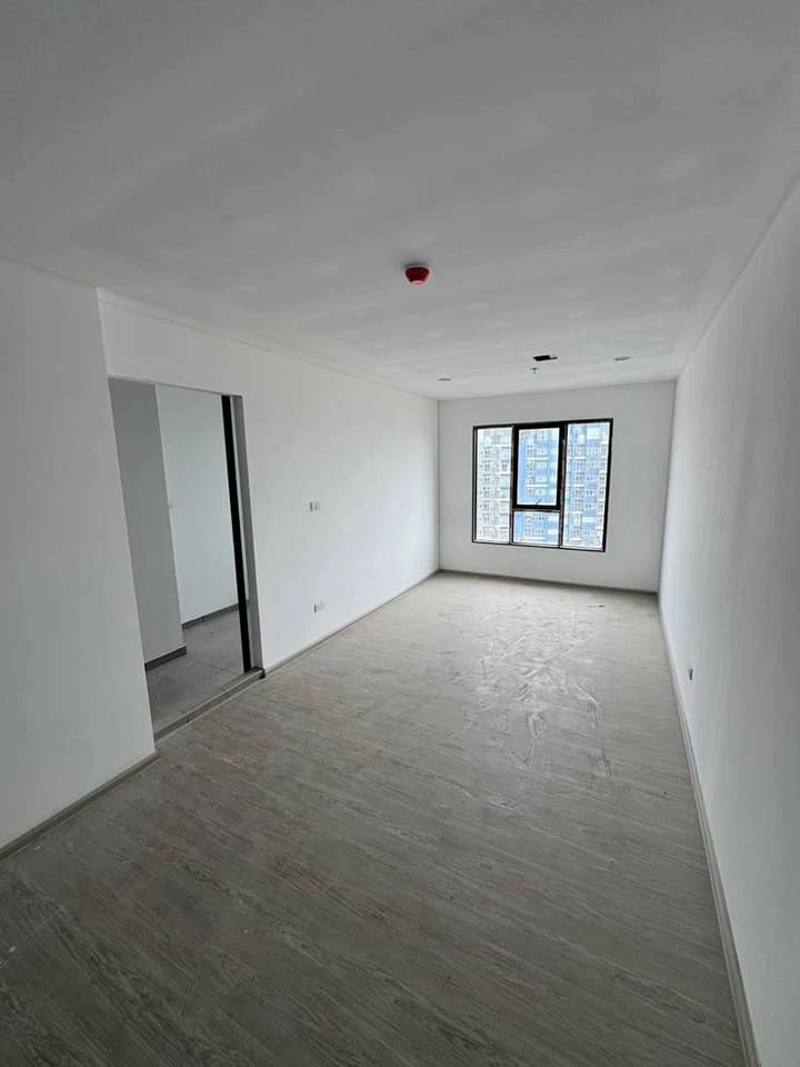 For sale: Regent Home Wutthakat. The room is spotlessly clean and airy. People who like to decorate their rooms must not miss this.