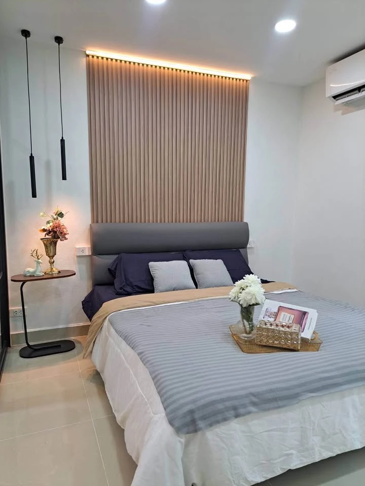 Selling Regent Home 1 Phaholyothin 67. A lovely, spacious, and fully furnished unit. Book now!