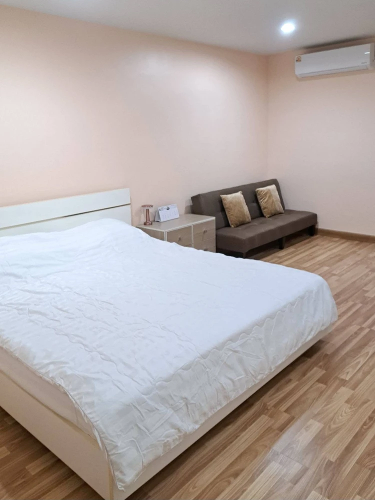 Selling Regent Home 10 Chaengwattana, 1 bedroom, fully furnished, pool view. Don't miss out!
