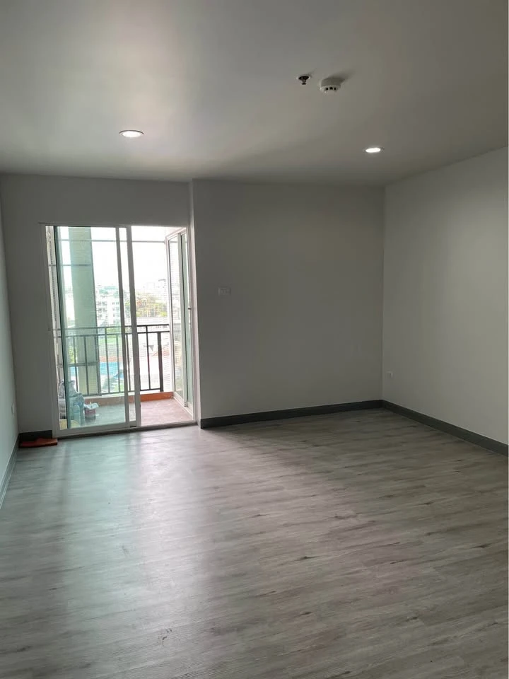 Selling Regent Home 12 Ladphrao 41, unfurnished unit, 8th floor, unobstructed view, excellent location. Don't miss out!