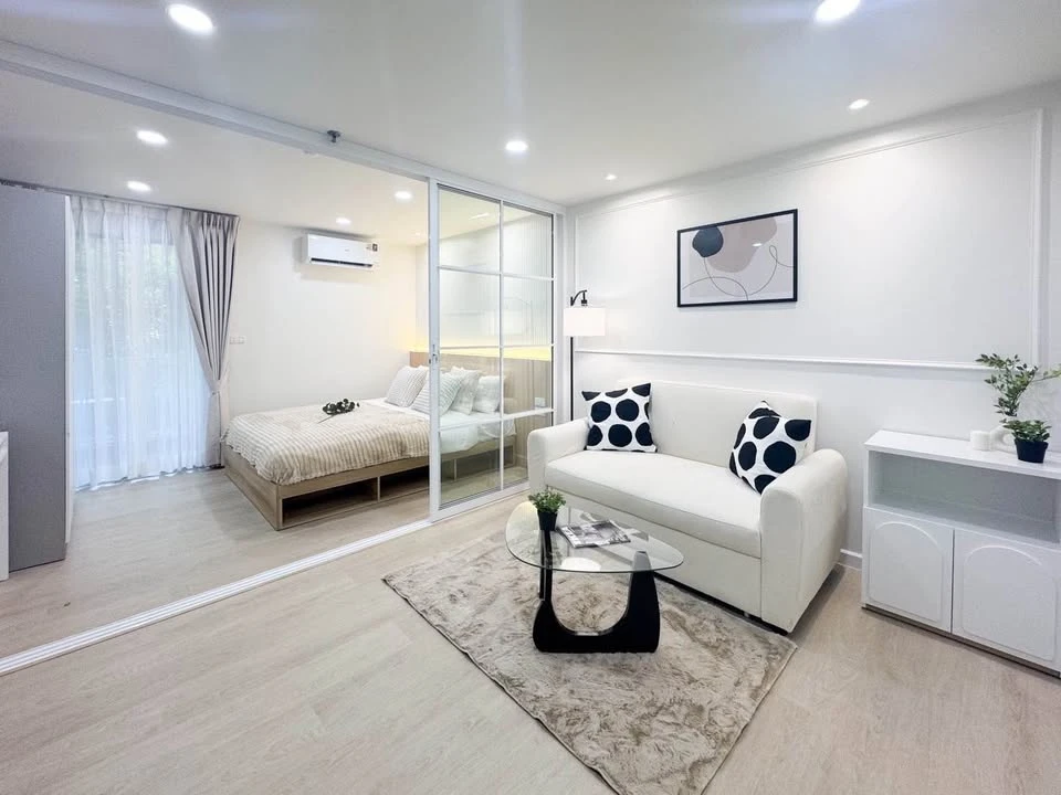 Selling Regent Home 6 Prachachuen. Ready to move in, fully furnished. Spacious and comfortable rooms. Book now!