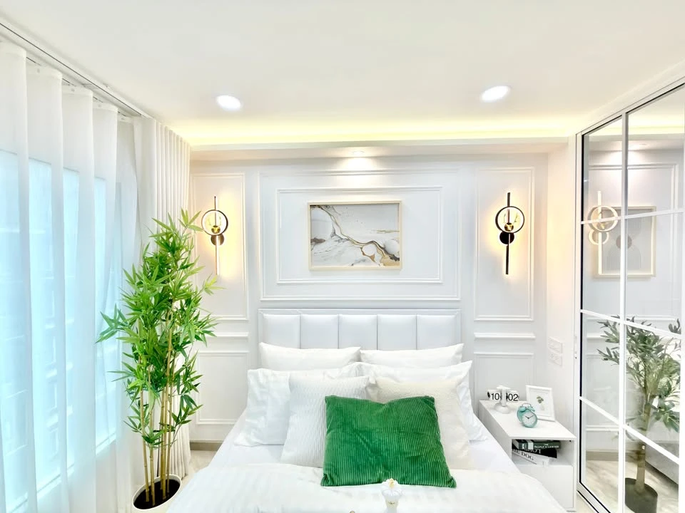 Selling Regent Home Bangson, beautifully decorated with attention to detail. Book now!