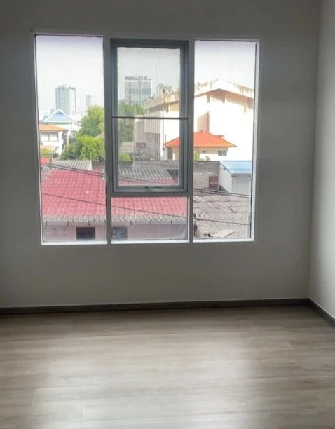 Selling a Regent Home Bangson Phase 2, unfurnished unit on the 4th floor. Comes with complete amenities. Don't miss this great deal!