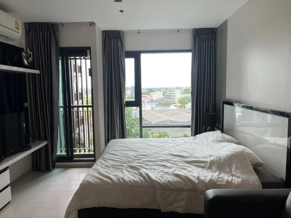 For sale: Rhythm Sukhumvit 36-38, studio room, 8th floor, size 24.13 sq m, with built-in furniture. Hurry and grab it now!