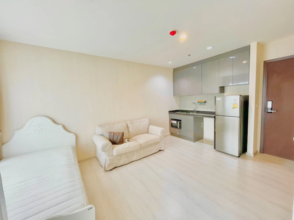 For sale: Rhythm Asoke, a nice room, fully furnished, beautiful view, no buildings blocking the view, reserve now!