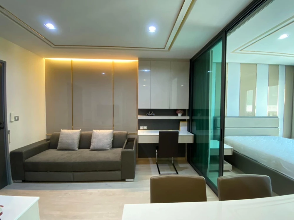 Selling RHYTHM RANGNAM, beautifully decorated built-in throughout the room, all furniture and electrical appliances included. You can't miss out on re