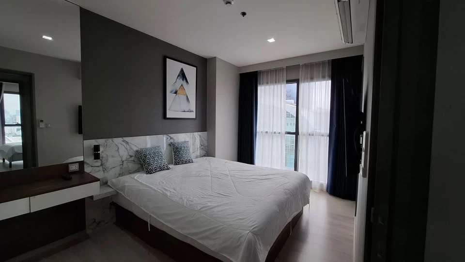 For sale: Rhythm Rangnam, large room, comfortable, 15th floor, east side, beautiful view, you will regret not buying it.