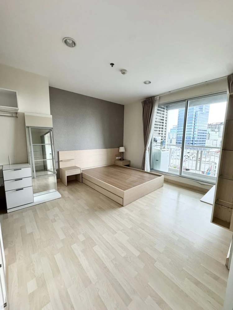 Rhythm Ratchada for sale, corner unit with privacy, plenty of usable space, comes with complete amenities, reserve now!