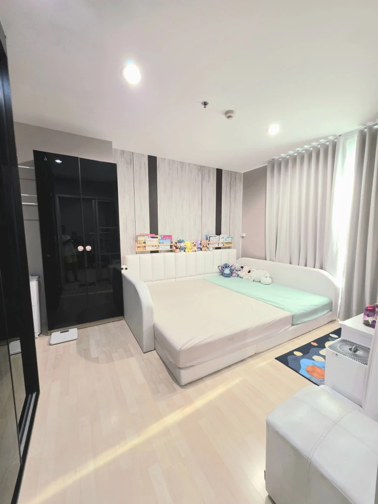 Selling a beautiful unit at Rhythm Ratchada, 29th floor. Ready to move in immediately. Unobstructed city view, high floor, great atmosphere. Book now!