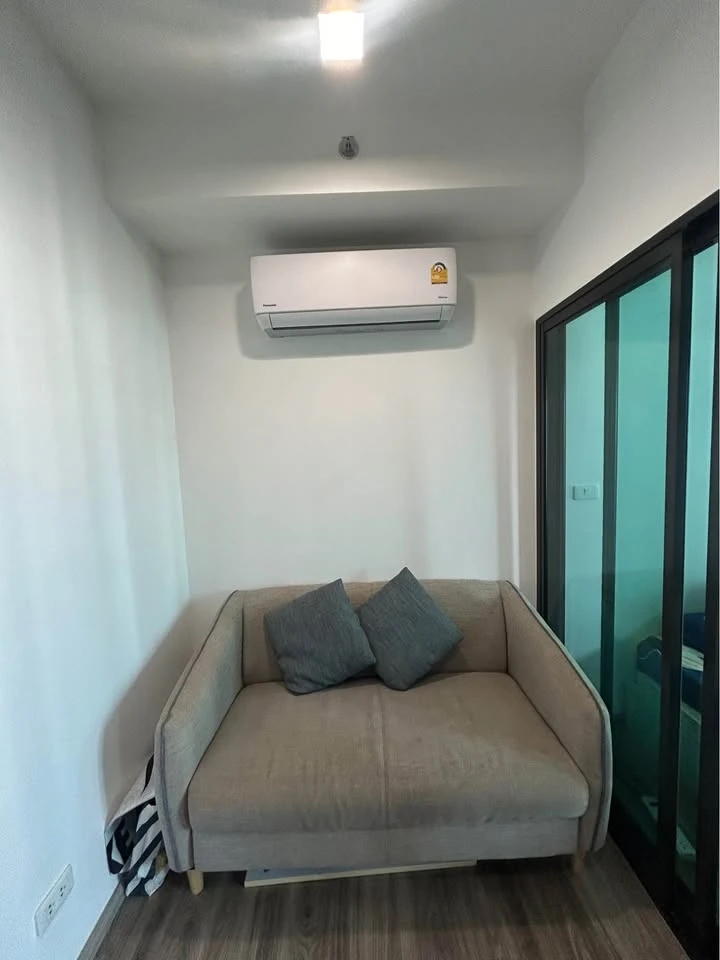 Selling Rich Park Terminal Phaholyothin 59 condo unit with city view. Very livable, fully furnished with appliances. Just bring your personal belongin
