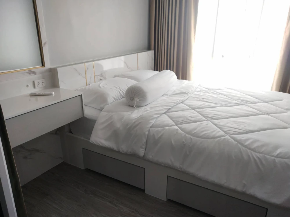 Selling RYE HUAMAK condo. Spacious room, fully furnished, east-facing. Comfortable and spacious. Book now!