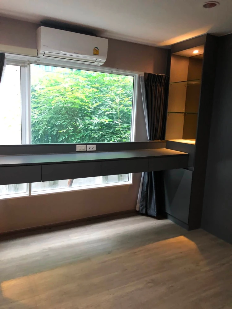 Selling a north-facing unit at RYE Talat Phlu, in a prime location. Comes with built-in furniture. Don't miss this opportunity!