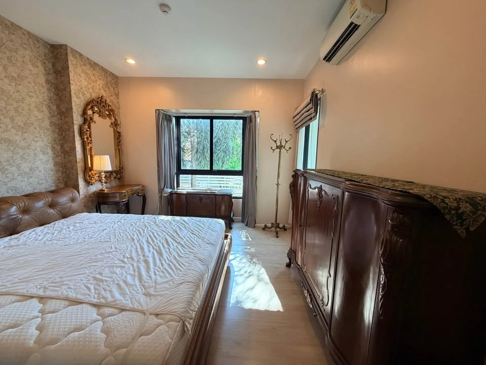 Selling or rent S1 Rama 9, a large unit with well-divided spaces creating a spacious and airy feel. Book now, don't hesitate!