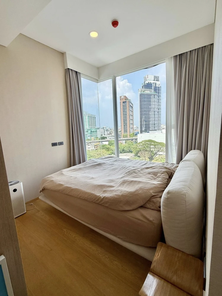 Selling Siamese Exclusive Sukhumvit 42, 52.14 sq.m., corner unit, fully furnished with furniture and appliances. Ready to move in.