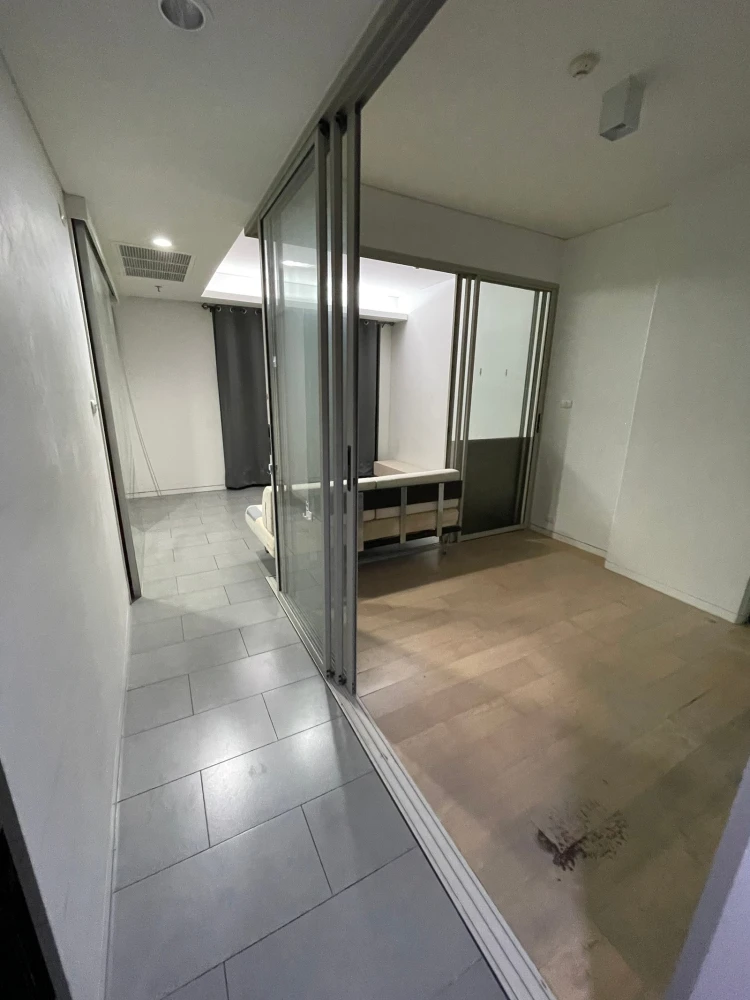 Selling Siamese Ratchakru, 17th floor, unfurnished unit. Decorate in your preferred style. Book now!