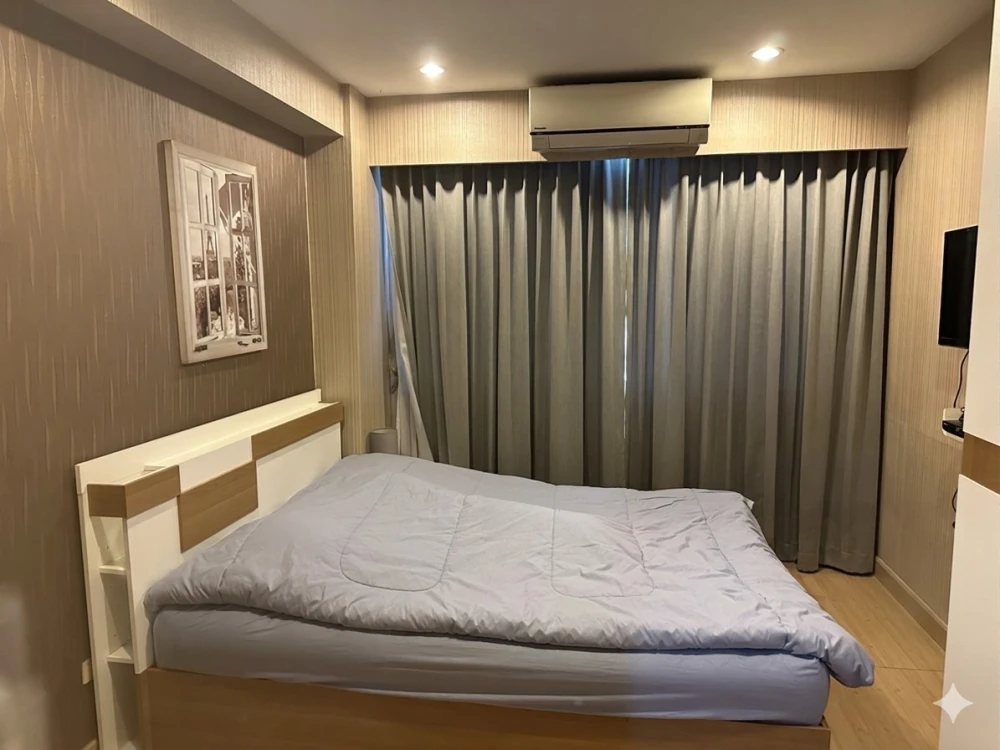 Selling Sriracha Condoview: 1 bedroom, 1 bathroom, spacious living area, open and airy city view. Don't miss out!