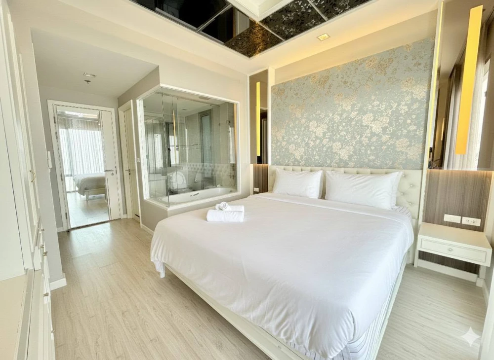 Star View condos for sale:spacious living areas,coordinated interior design, high-quality wallpaper,and private elevator access to your unit.Book now
