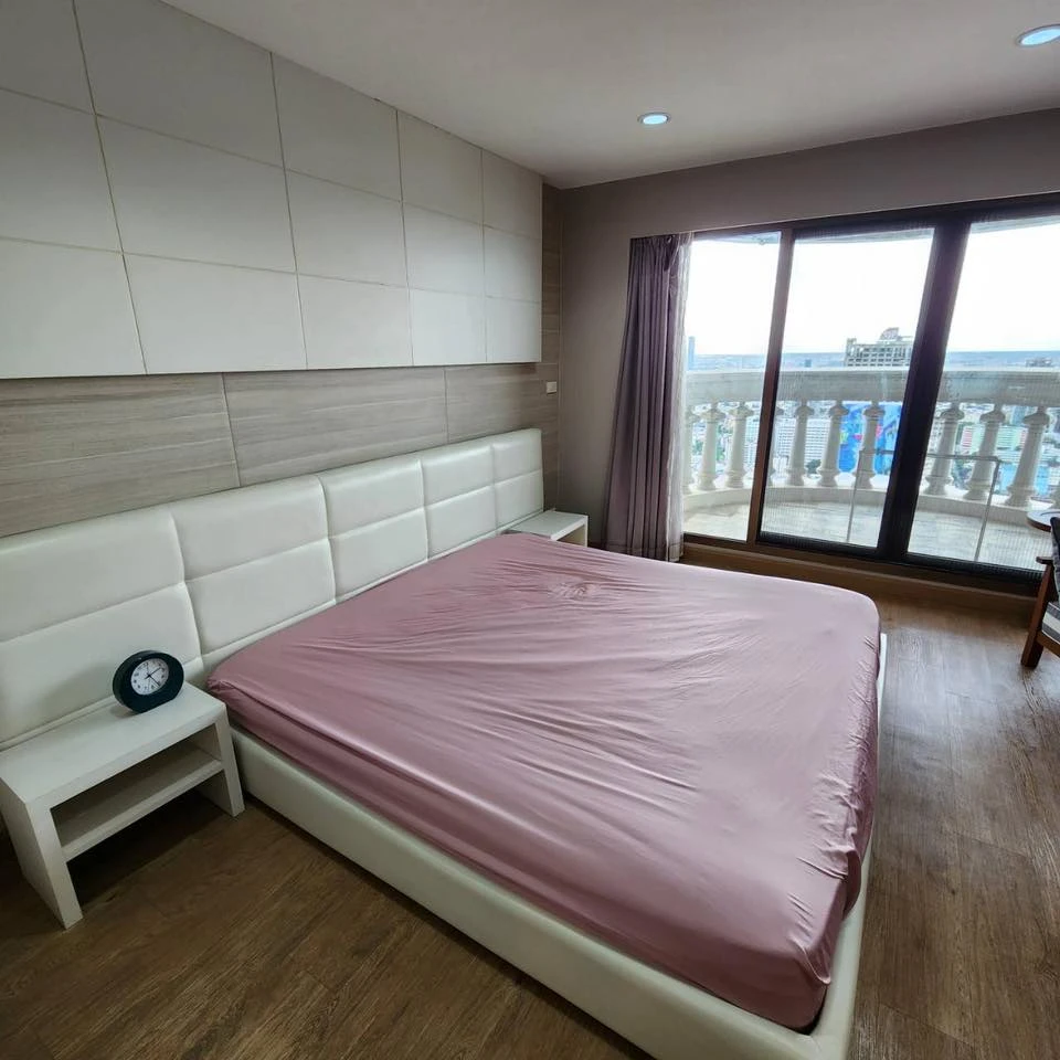 State Tower Condominium for sale, spacious room, lots of usable space, good location, convenient transportation, beautiful river view, reserve now!