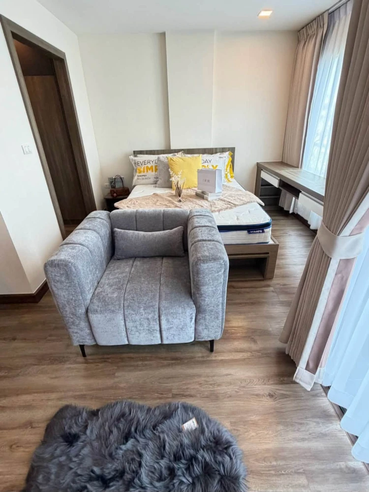 Sun City Condo for sale, near Fai Chai MRT station. The actual unit is even more beautiful than the pictures. Great location. **Corner unit, large siz