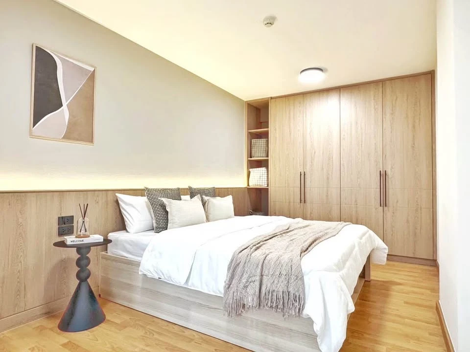 For sale Supalai City Resort Ratchada-Huai Khwang, including built-in furniture in every room, located in a quiet and private zone, interested in book