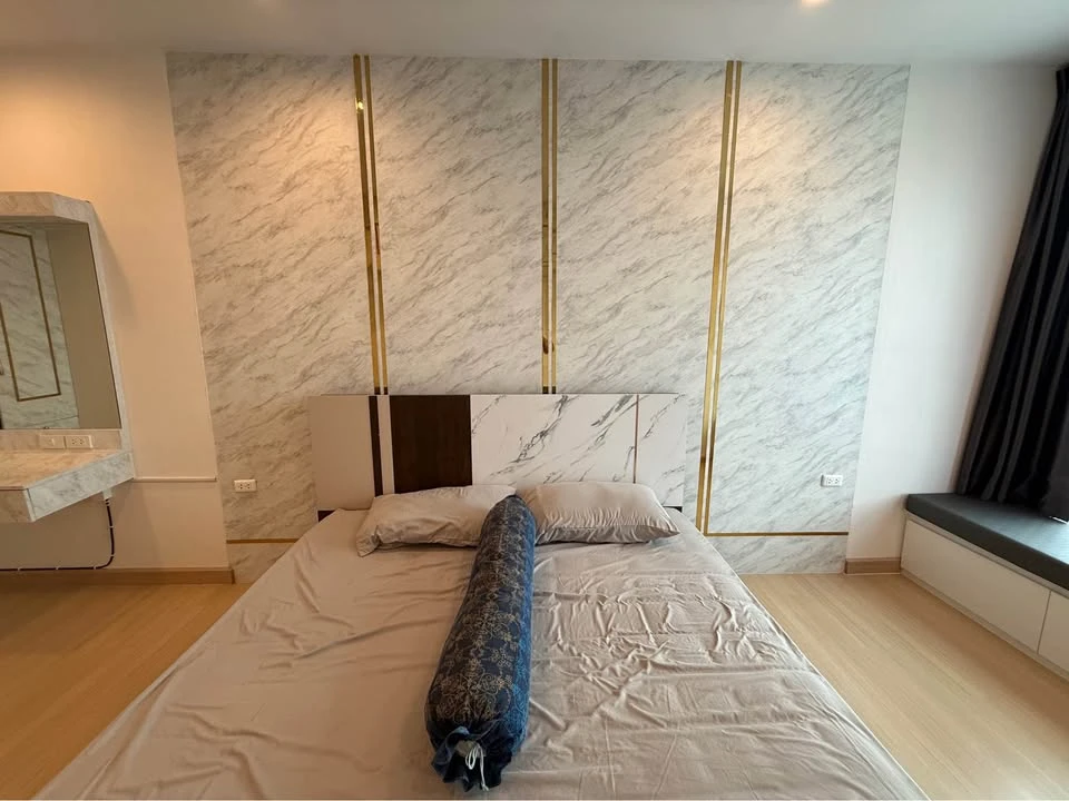 Selling Supalai Lite @ Ratchada-Narathiwas-Sathorn, 1 bedroom, 1 bathroom. Spacious living area, coordinated interior design. Book now!