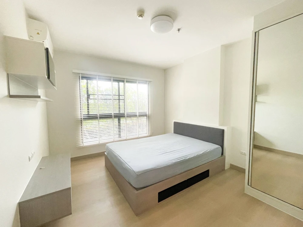 Selling Supalai Loft @ Talat Phlu Station. Spacious room with ample usable space, open balcony with garden view, and a great location. Don't miss out!