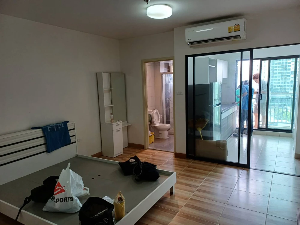 Selling Supalai Loft Chaeng Watthana, 10th floor, fully furnished and equipped. A great deal!