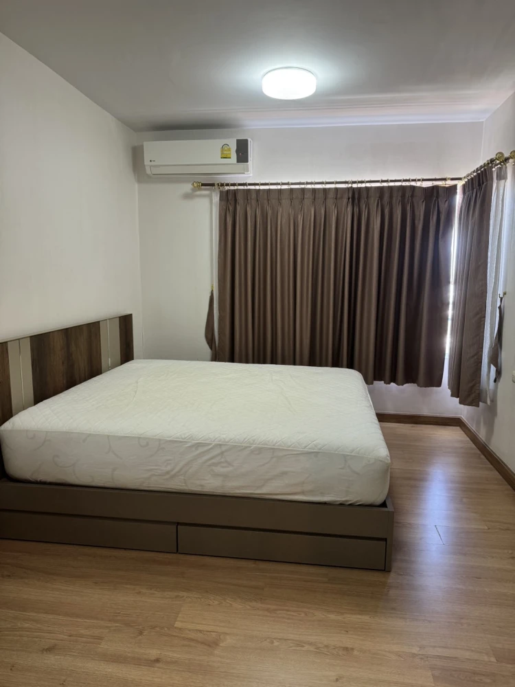 Selling Supalai Mare Pattaya, 1 bedroom, 1 bathroom. Spacious living area, stunning sea view. Don't miss out, book now!