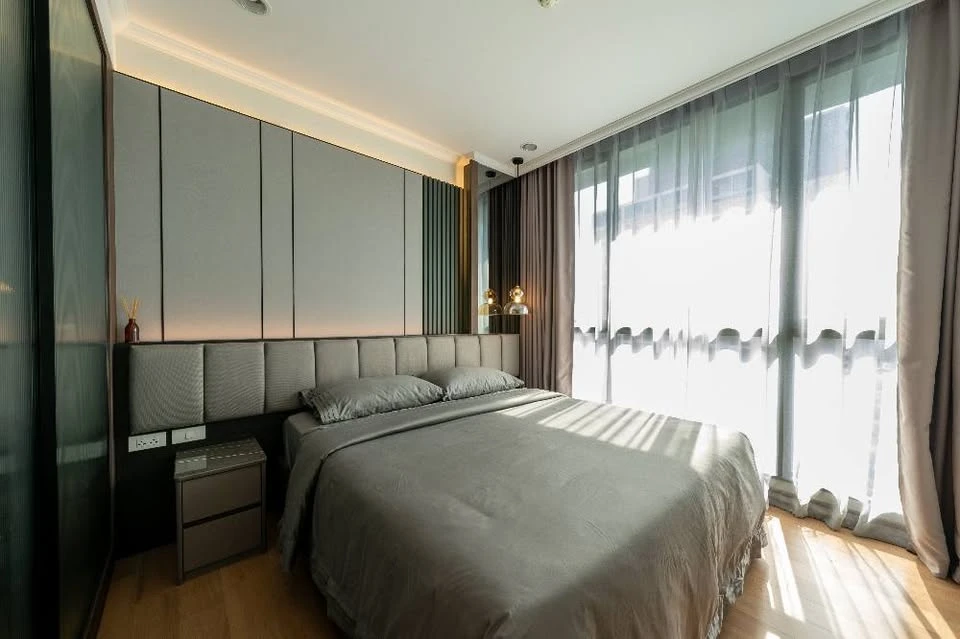 Selling Supalai Oriental Sukhumvit 39, a spacious, high-floor unit with excellent built-in interior and complete amenities. Book now!